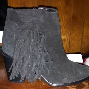 Black suede booties with fringe - Zara